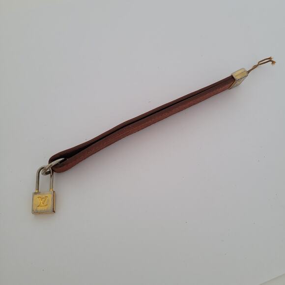 Louis Vuitton Cell Phone Charm Strap Lanyard Leather Brown Lock Logo Fair - Picture 7 of 8
